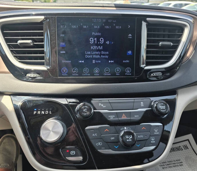 2017 Chrysler Pacifica Touring-L