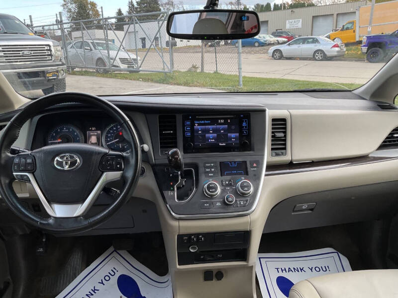 2015 Toyota Sienna XLE Premium 8-Passenger