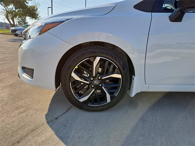 2025 Nissan Versa SR