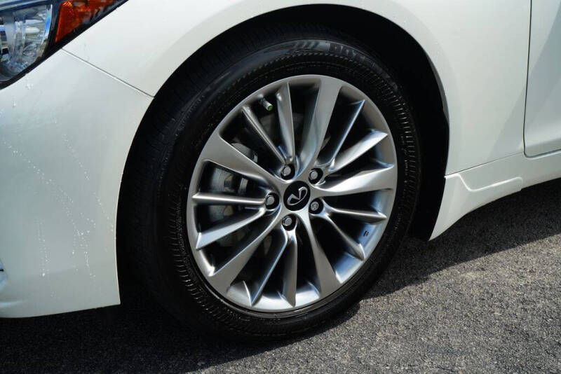 2023 Infiniti Q50 Luxe