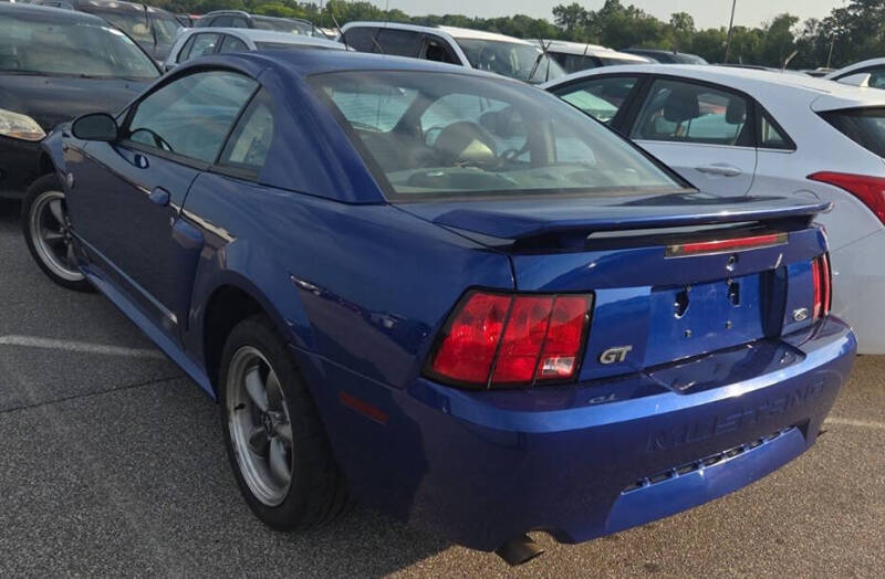 2004 Ford Mustang GT Deluxe