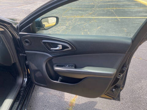 2016 Chrysler 200 Limited