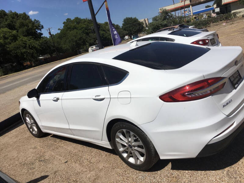 2019 Ford Fusion SE's photo