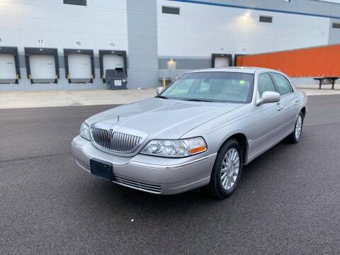 2003 Lincoln Town Car for sale at Clutch Motors in Lake Bluff IL