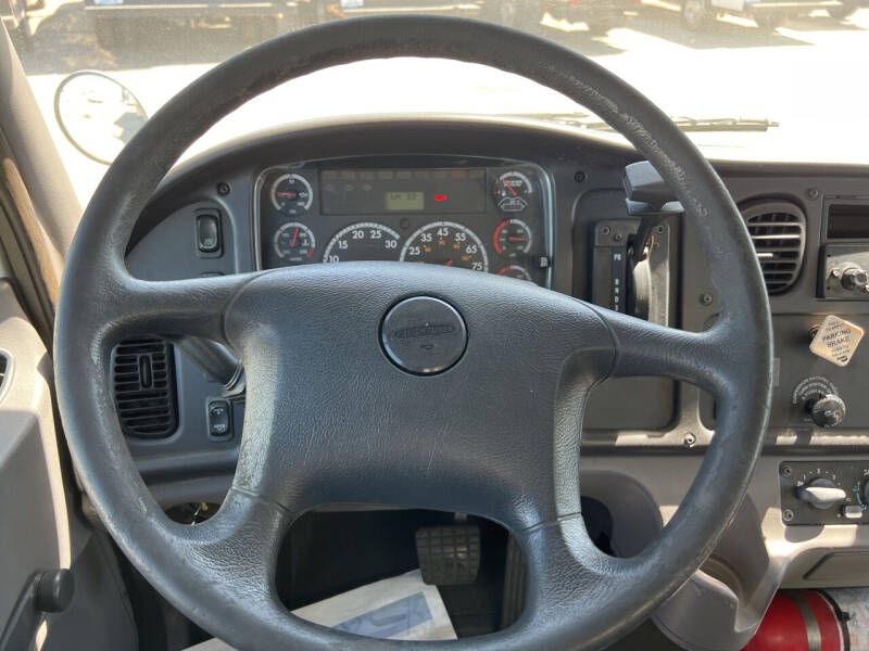 2012 Freightliner M2 106