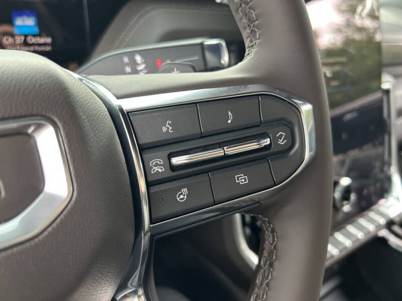 2025 GMC Yukon Elevation