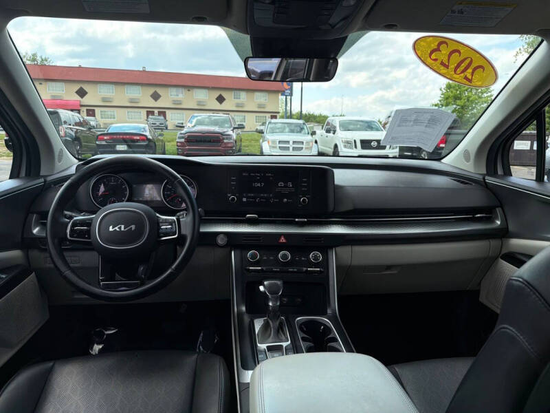 2023 Kia Carnival LX