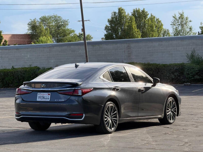 2025 Lexus ES 300h