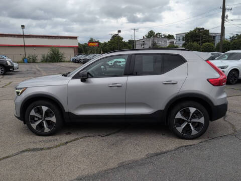 2024 Volvo XC40 B5 Plus Dark Theme