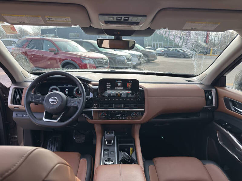 2024 Nissan Pathfinder Platinum