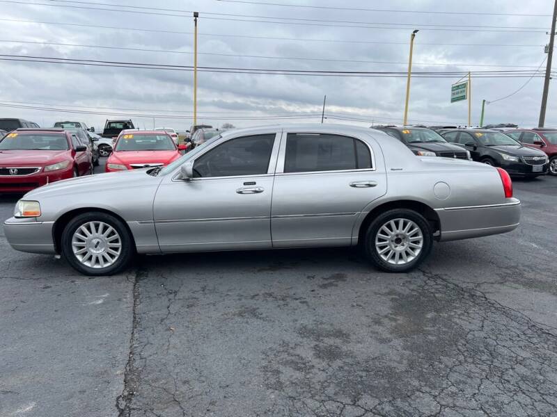 2003 Lincoln Town Car for sale at Space & Rocket Auto Sales in Meridianville AL