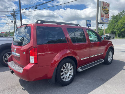 2011 Nissan Pathfinder LE