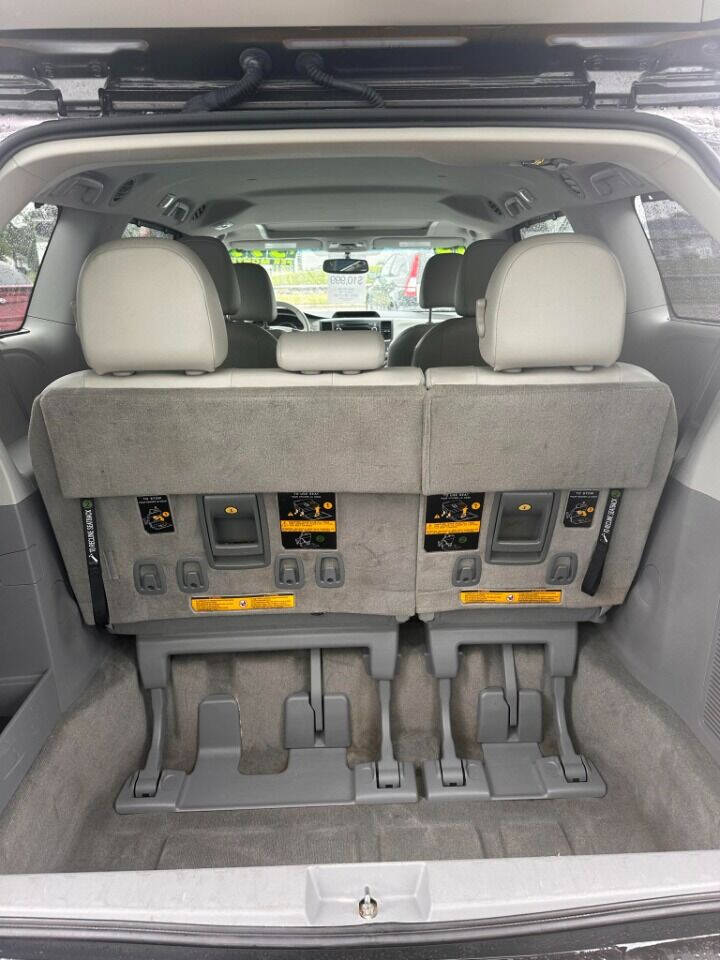 2013 Toyota Sienna for sale at GREATNESS AUTO SALES in Green Bay, WI