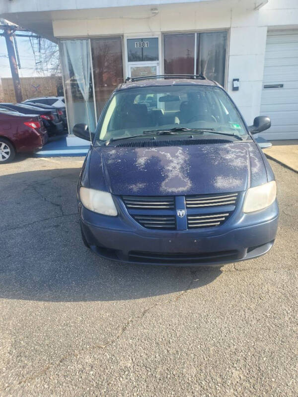 2005 Dodge Grand Caravan for sale at International World Motors LLC in Richmond VA