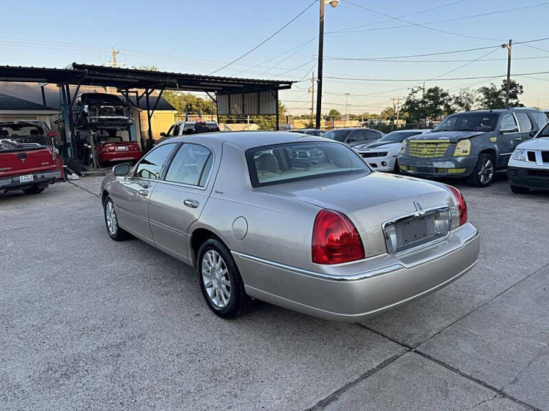 2007 Lincoln Town Car Signature