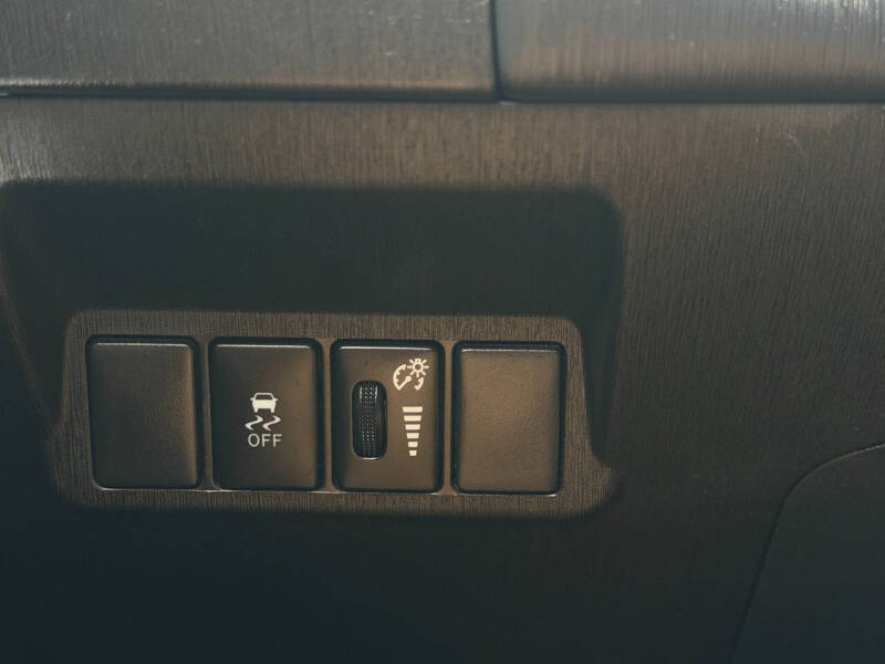 2017 Toyota Prius v Five