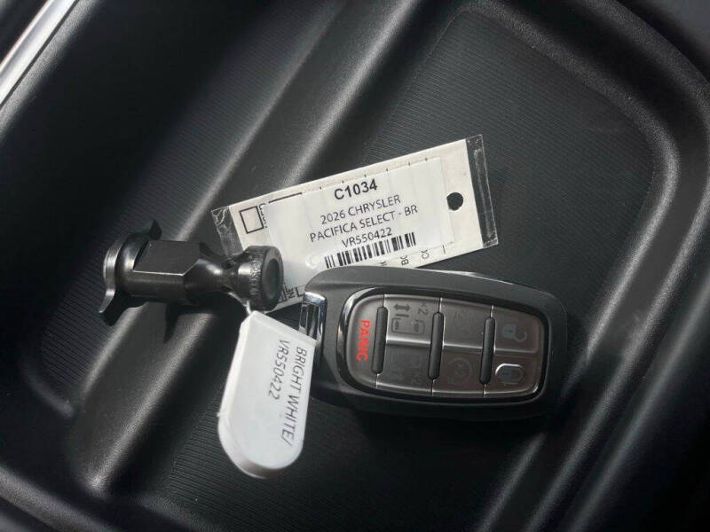 2027 Chrysler Pacifica Select