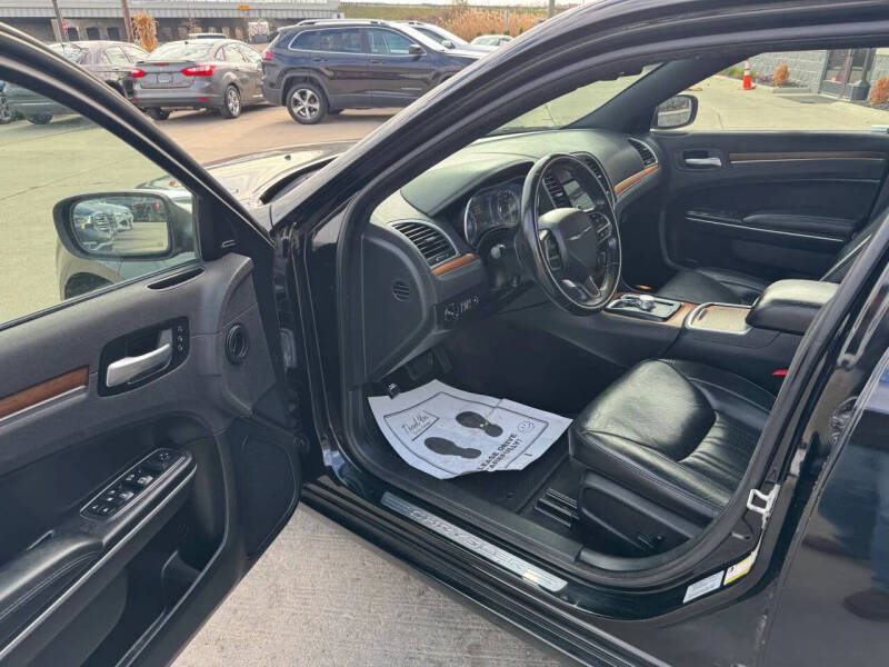 2017 Chrysler 300 C Platinum