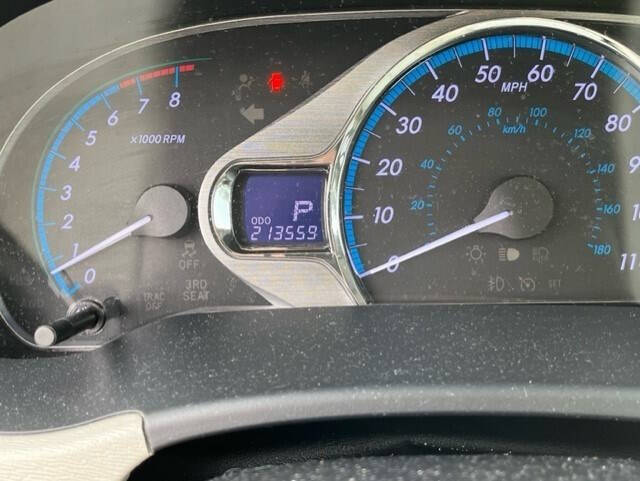 Silver 2013 Toyota Sienna XLE 7-Passenger Auto Access Seat XLE 7-Passenger Auto Access Seat 4dr Mini-Van 15