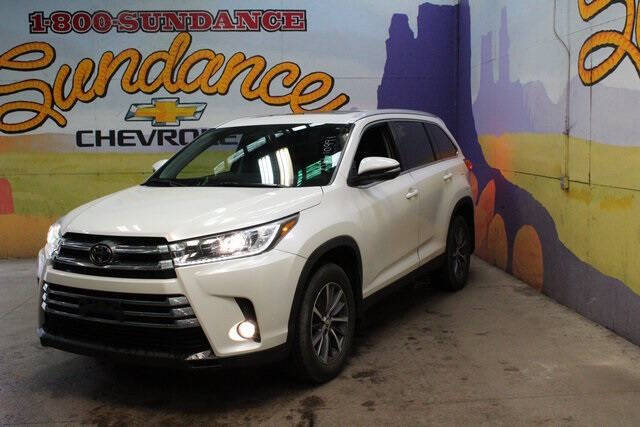 Used 2019 Toyota Highlander XLE with VIN 5TDJZRFH7KS610991 for sale in Grand Ledge, MI