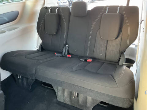 2021 Chrysler Voyager LX