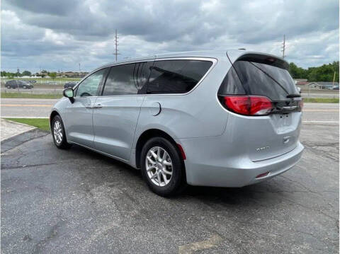 2022 Chrysler Voyager LX