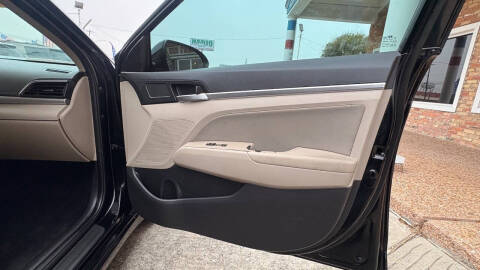 2019 Hyundai Elantra SE