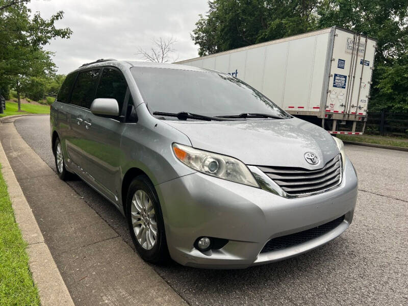 2012 Toyota Sienna XLE 7-Passenger Auto Access Seat
