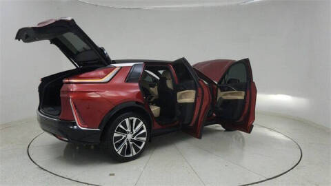 2025 Cadillac LYRIQ Luxury 3