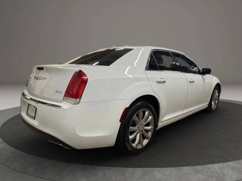 2017 Chrysler 300 Limited