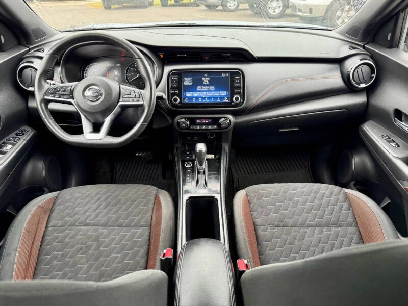 2021 Nissan Kicks SR