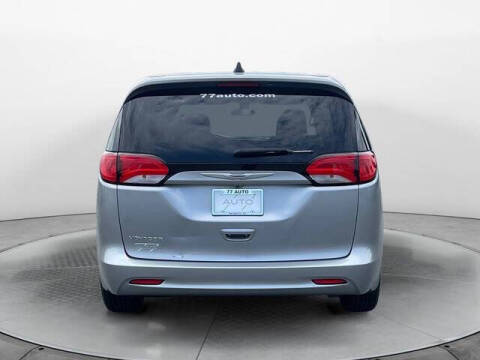2021 Chrysler Voyager LX