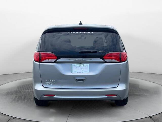 2021 Chrysler Voyager LX