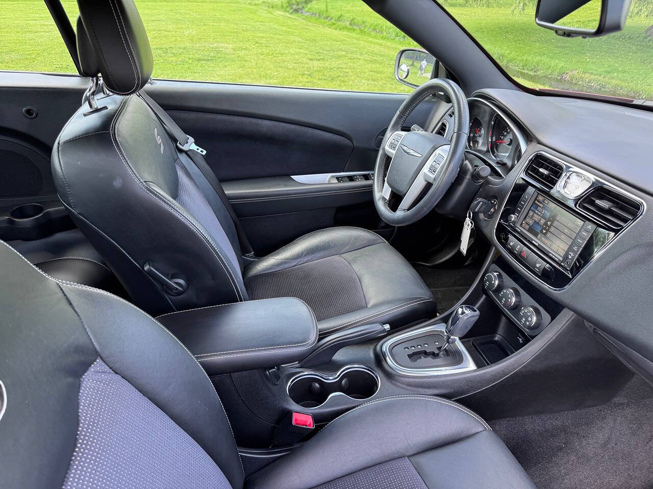2014 Chrysler 200 19