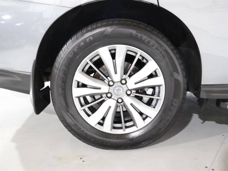 2020 Nissan Pathfinder SV