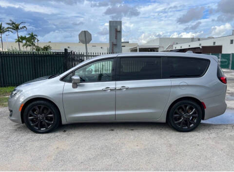 2020 Chrysler Pacifica Touring