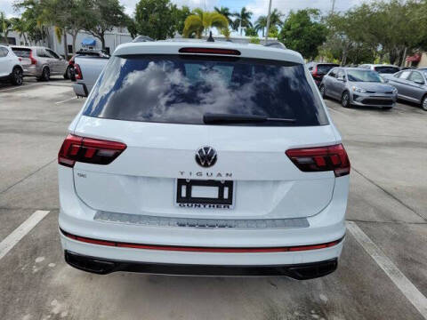 2022 Volkswagen Tiguan SE R-Line Black