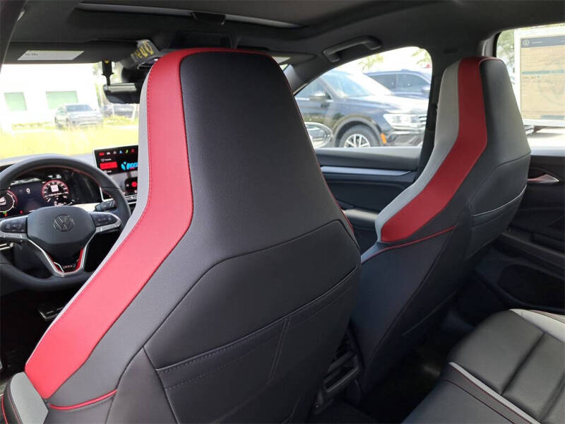 2025 Volkswagen Golf GTI SE