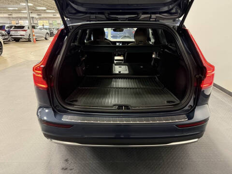 2023 Volvo V60 Cross Country B5 Plus
