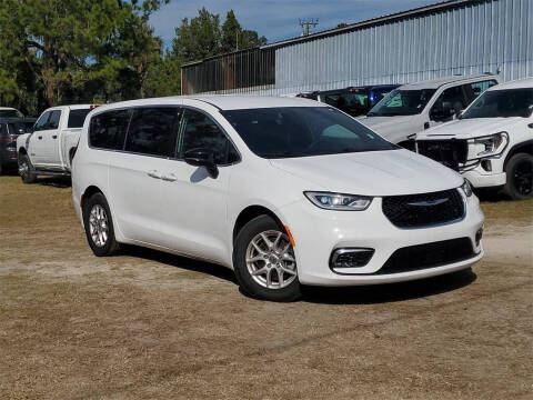 2024 Chrysler Pacifica Touring