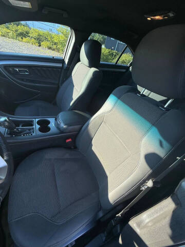 2018 Ford Taurus SEL