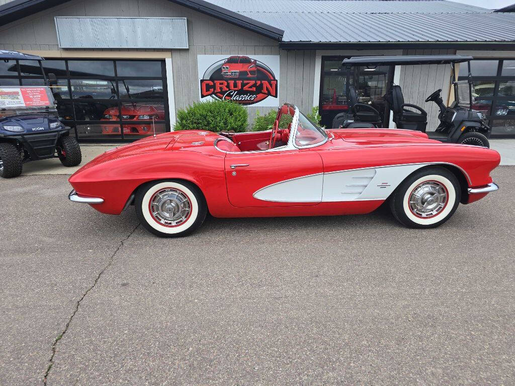 1961 Chevrolet Corvette 28