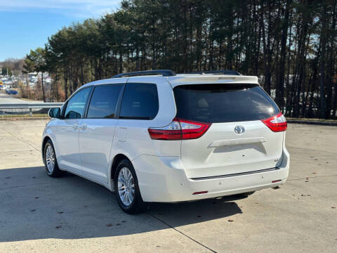 2015 Toyota Sienna XLE 7-Passenger Auto Access Seat