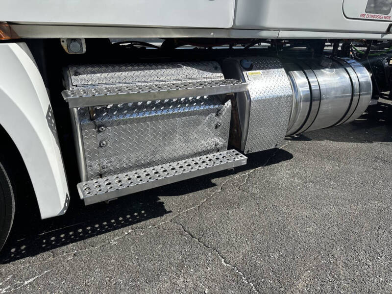 2020 Freightliner Cascadia
