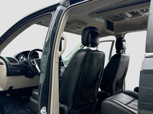 2012 Chrysler Town and Country Touring