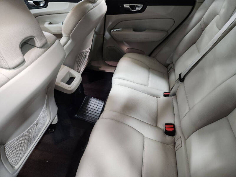 2023 Volvo XC60 Recharge T8 Plus Bright Theme