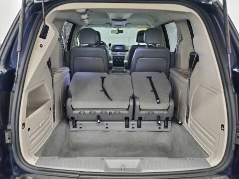 2014 Volkswagen Routan SE