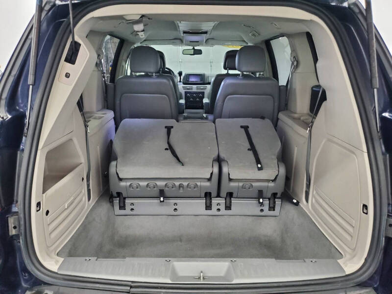 2014 Volkswagen Routan SE