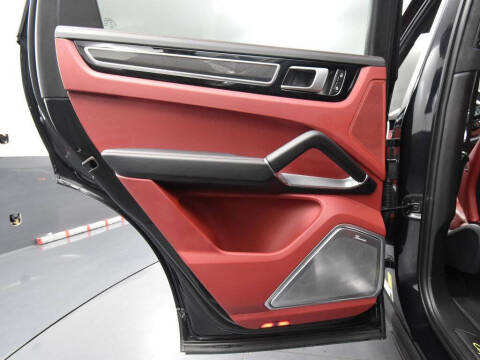 2022 Porsche Cayenne Turbo S E-Hybrid