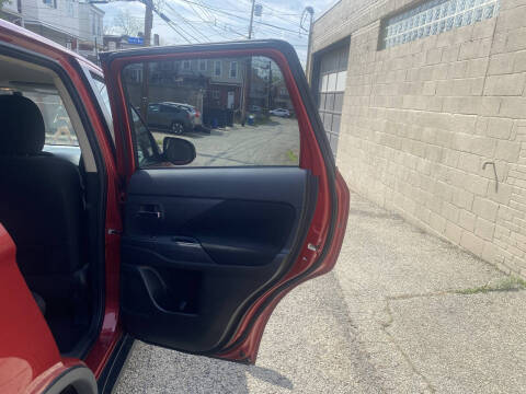 2016 Mitsubishi Outlander ES